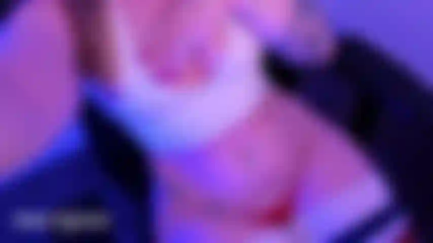 Fottiti il ​​culo con le dita per divertirti.