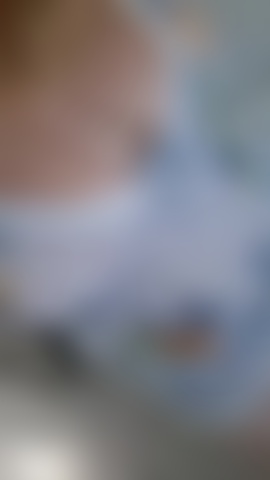 Con un culo fresco, succoso e traballante.