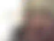 Culo in su, a faccia in giù, abbronzata, formosa, culo gigante, gioco in sexy smoking bianco e nero, reggiseno e mutandine.