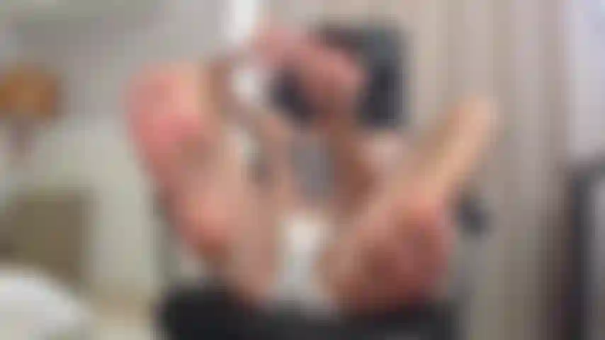 message feet with oil