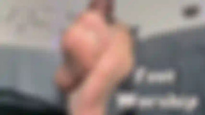 Adorazione dei piedi in collant joi con conto alla rovescia per l'orgasmo - sei così ossessionato dai miei perfetti piedi da dea taglia 7. Ti faccio supplicare di adorarli mentre agito e allargo le mie dita rosse dei piedi in faccia tua. Ti controllo così facilmente! Ti stuzzico mentre ti dico come masturbarti, finché non conto alla rovescia fino a farti venire tutto sui miei piedi. *Include leggera umiliazione verbale, risate, incoraggiamento all'adorazione in pov, joi, dita dei piedi che si agitano/si contraggono/si allargano/si puntano/si arricciano, rughe della pianta del piede, gambe/piedi in nylon che si strofinano insieme, conto alla rovescia per l'orgasmo, incoraggiamento a venire sui piedi.