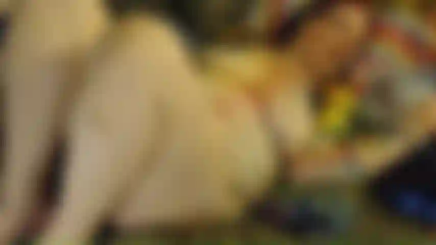 20240427 In sella a una tuta a rete arcobaleno.