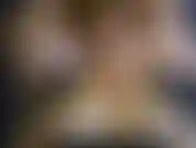 Sbrigati, perdente. Ti avevo detto che avresti potuto scoparmi se fossi riuscita a farmi venire in 5 minuti e tu hai fallito miseramente. Il grosso cazzo del mio ragazzo mi fa venire in 2 minuti. Fai schifo, mettiti in ginocchio e mangia il tuo sperma.