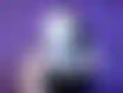 Guarda chi è. La mia schiava dei calzini alla caviglia. Guarda il mio piede che oscilla avanti e indietro e muovi lentamente il tuo cazzo. Ora inspira profondamente e muovi velocemente il tuo cazzo. Sentiti cadere sempre più profondamente sotto il mio incantesimo. Ur, la mia schiava dei calzini.
