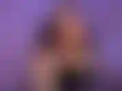 Ho avuto una lunga giornata stravagante e i miei collant coprivano i piedi o quasi sudavano. Così sono le mie scarpe. Annusali entrambi mentre ti lascio masturbare il cazzo e raccontarti tutto di come il mio capo mi ha scopato oggi.