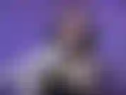 Ho deciso che non ti lascerò mai più uscire dalla tua gabbia di castità per giocare con il tuo patetico e inutile cazzo. D'ora in poi sborrerai solo facendoti inculare. Inizieremo la nostra formazione oggi.