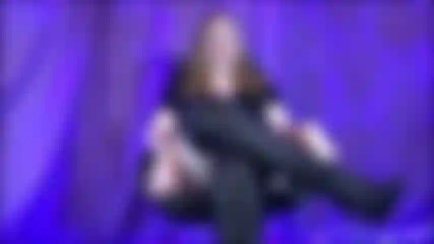 Guarda, sei ricoperta di sperma, il mio ragazzo e i suoi amici ti hanno ricoperto di sperma e ti hanno lasciato sul pavimento per farmi trovare vestita come una troia, so che non ti hanno toccato il cazzo, quindi idiota, io sono una femminuccia cornuta .