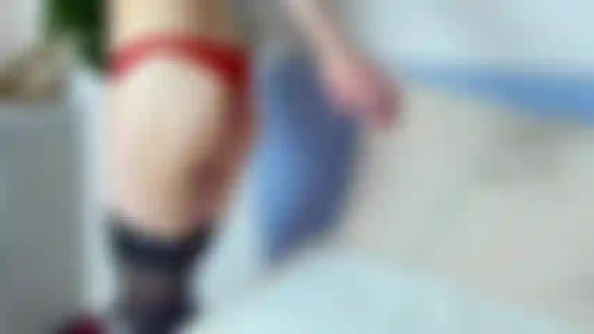 Alza le gambe e fammi un ditalino finché non vengo!