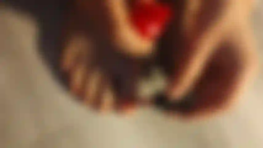 Mi dipingo le unghie dei piedi!