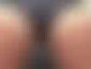 Mi infilo un perizoma nella figa e uso la mia bacchetta per venire.