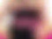 Uso un giocattolo in un vestito e scaldamuscoli.