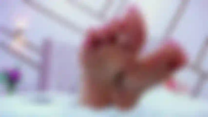 Per gli amanti dei piedi.