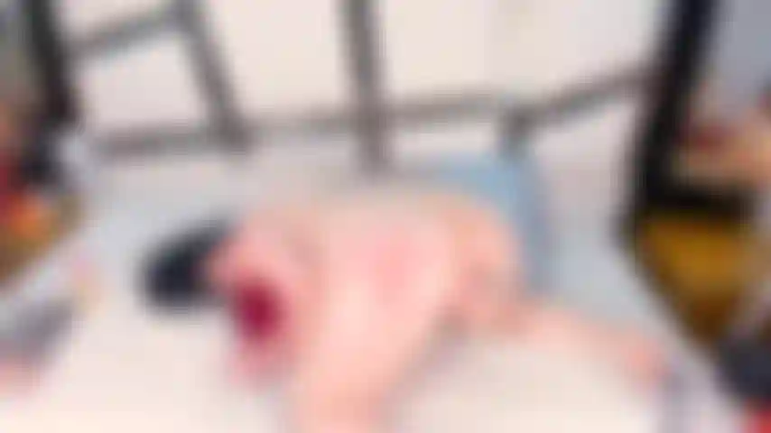 Sono una puttana quando mi fai mettere a quattro zampe per te ð.