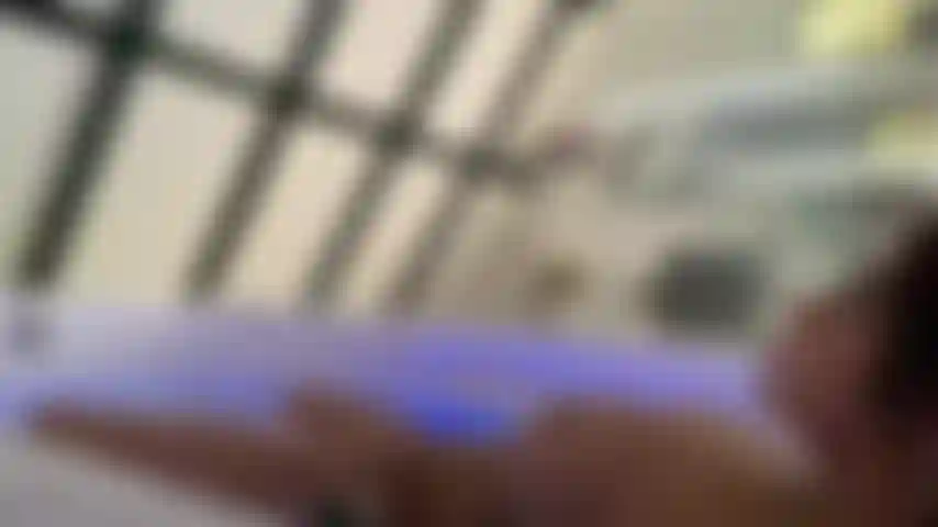 Esploro con le dita sott'acqua!