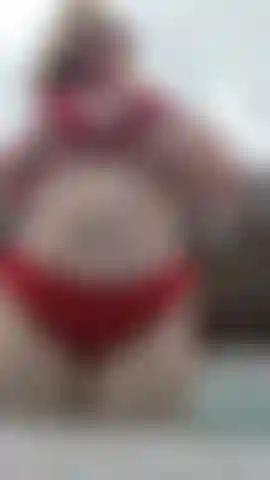 Vasca idromassaggio bikini rosso.