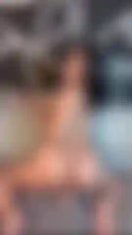 Giro con un vibratore sensuale.