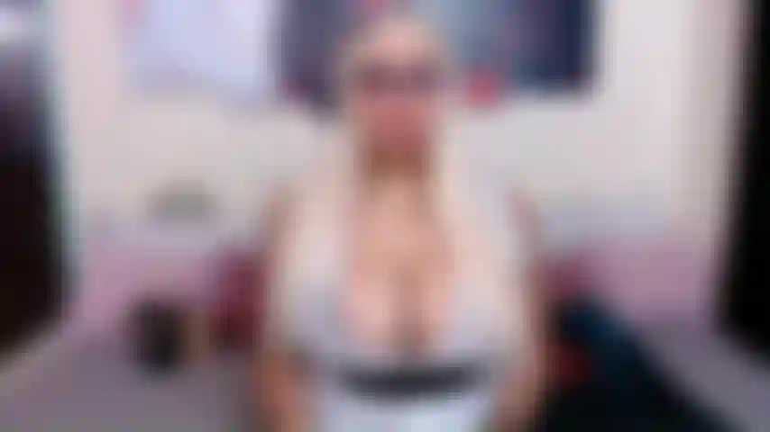 Lady tsunade, vuoi baciarle il culo e la figa.