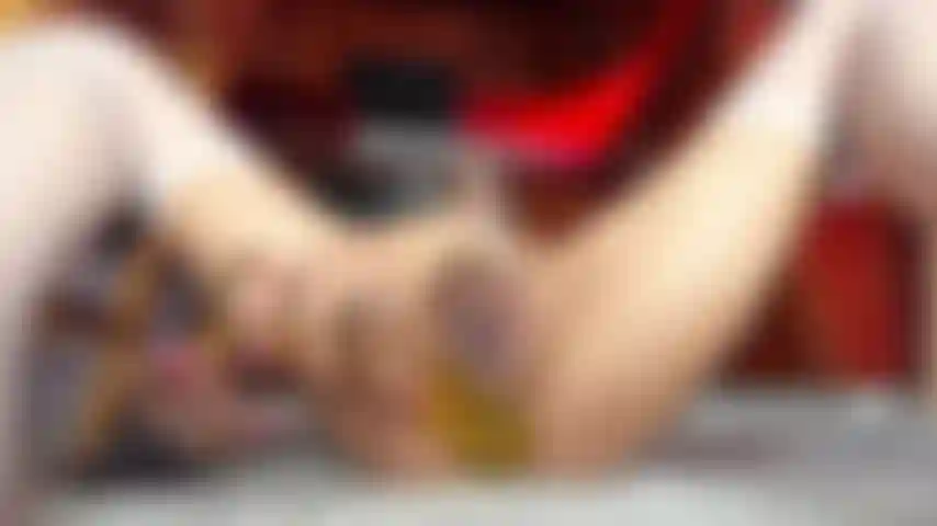 Che mi scopa il culo e la figa duramente in cucina.