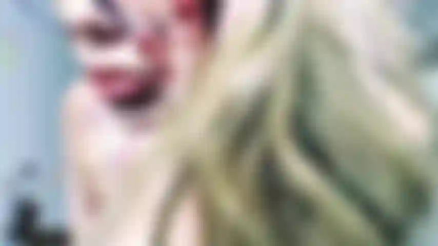 Ballo sensuale con lingerie di pizzo rosa con strepitoso.