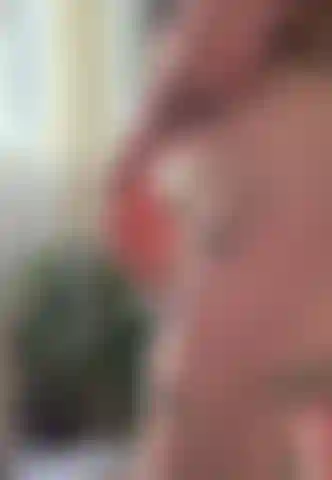 Ballo molto birichina, mostrando la mia figa.