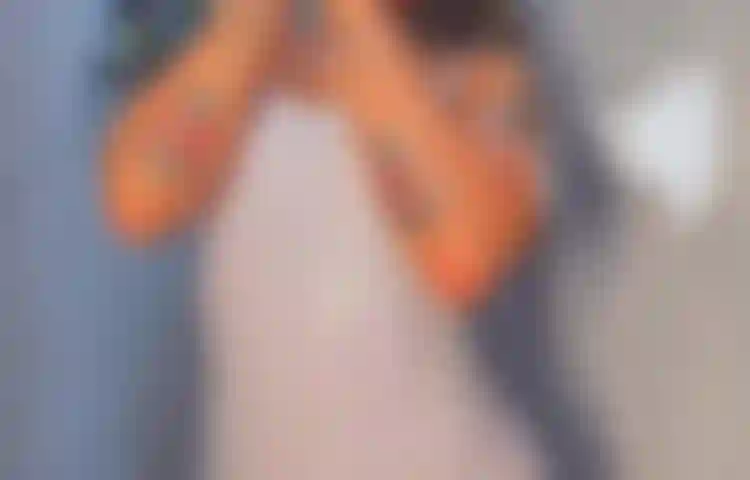 Let's connect? I'm eagerly waiting for you. Here's a teaser of my shower video. The full video is available in my shop. Enjoy! You'll love taking this shower with me.