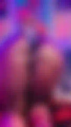 Mi sono divertita con il mio dildo trasparente e il vibratore, le cose si sono fatte un po' disordinate.