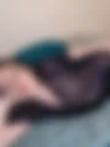 Senti il mio corpo caldo rivelarsi lentamente per te.