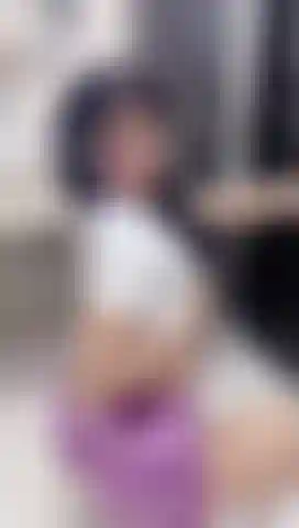 Join me on a hot day in the bathroom of my gym 💦