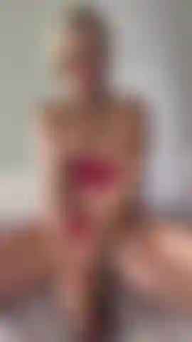3.34 Minuti un momento tranquillo e malizioso mentre gli operai sono al piano di sotto. Guardami spingere e giocare con le mie morbide e succose tette, dildo, figa e ano.