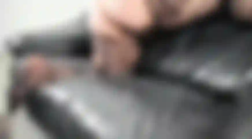 Lasciami sedurti con il mio corpo, farti un pompino e scoparmi.