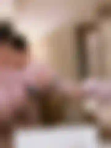 Mi sono arrapata tantissimo nella mia camera d'albergo.