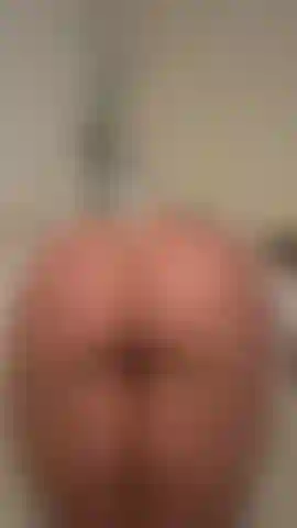 Twerking al rallentatore in doggy, ogni sculacciata perfettamente cadenzata… dimmi che questa visuale non ti fa venire le gambe molli.