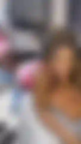 Che gioca con il suo torso.