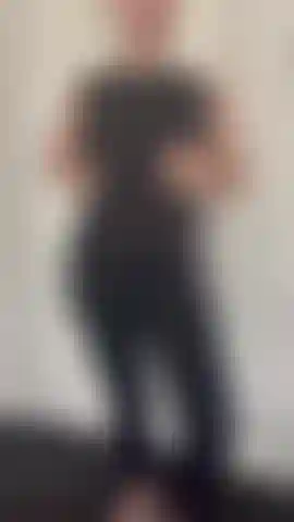 Quella che stavi aspettando… guardami nel mio profilo. In posizione accovacciata per te, la mia preferita è sulla tua faccia 😜.