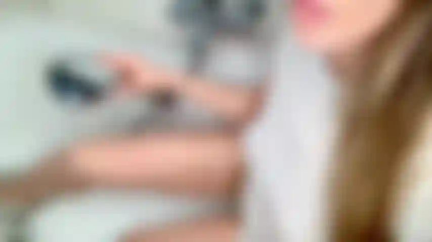 Maglietta bagnata / doccia.