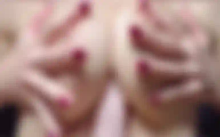 Sputo, tette, cazzo.