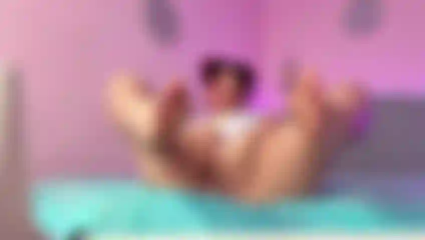 Mostro la mia piccola figa.