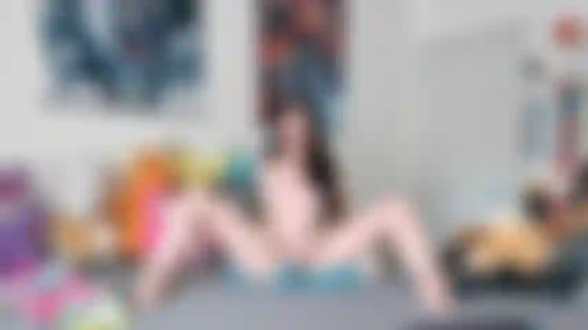 Mi strofino e mi sditalino finché non vengo! Completamente nuda.