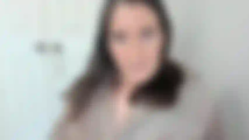 Mi sto radendo i peli superflui per la prima volta in dieci anni.