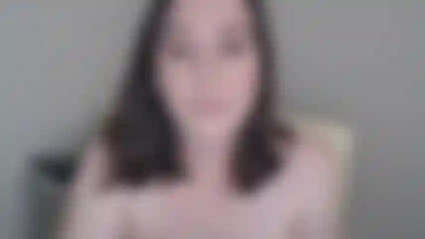 Latte e il tuo minuscolo pene: ti mostro un po' di allattamento e ti faccio sapere che un vero uomo mi ha messo incinta e ha portato a questo. Tu, invece, non sei un vero uomo.