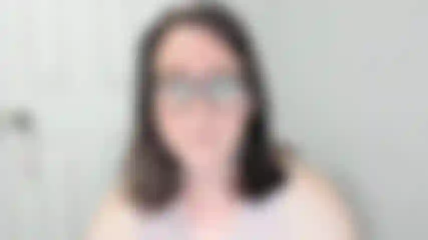 Mostro i miei piedi leggermente sporchi e ti ignoro.