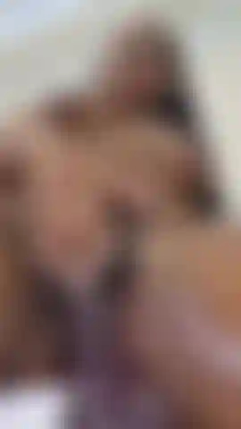 Guarda la mia figa dal vivo.