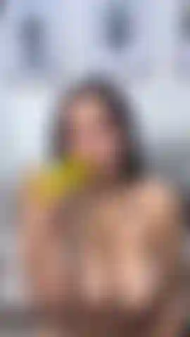 Voglio il tuo grosso cazzo nella mia bocca finché non ti faccio venire.