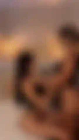 La mia amica è così sexy, mi piace giocare con lei.