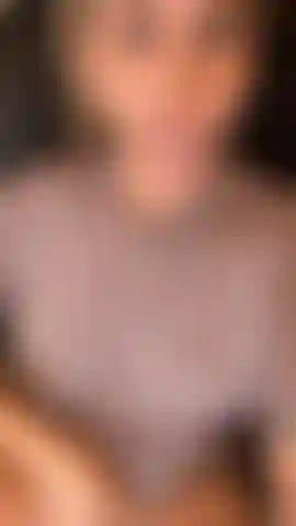 Want to see my pink bits ? Shhh