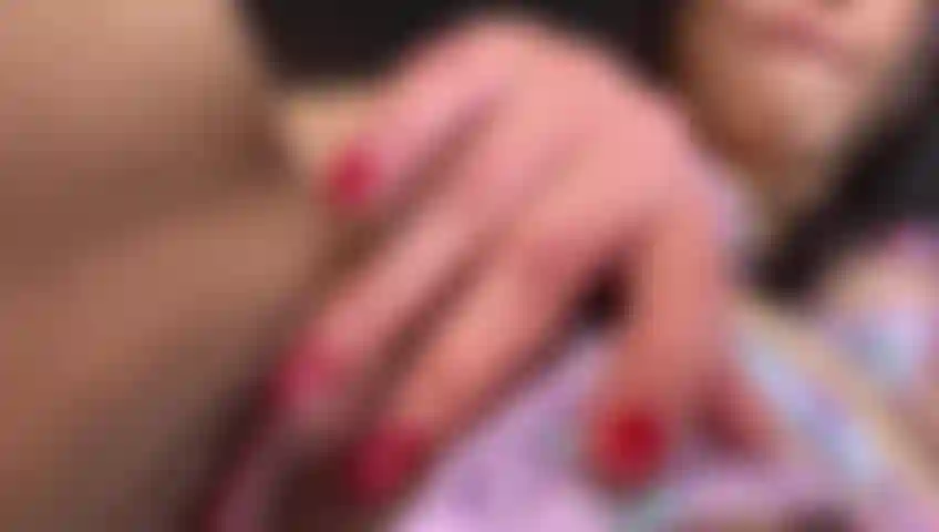 Guarda, fai bagnare così tanto la tua bambola!