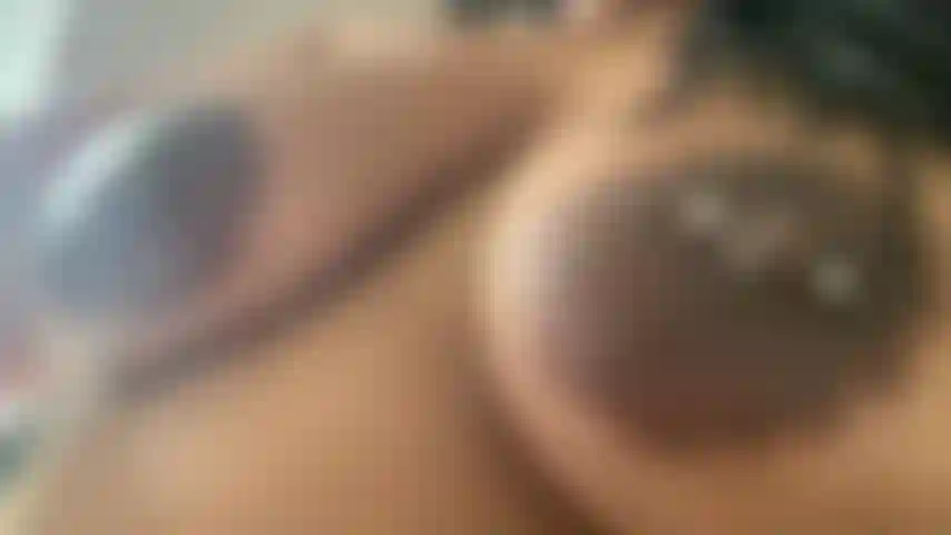 Vuoi vedere le mie tette leccabili?