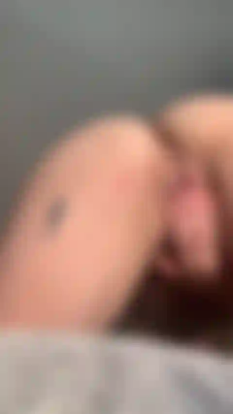 Pov sul pavimento squirta.