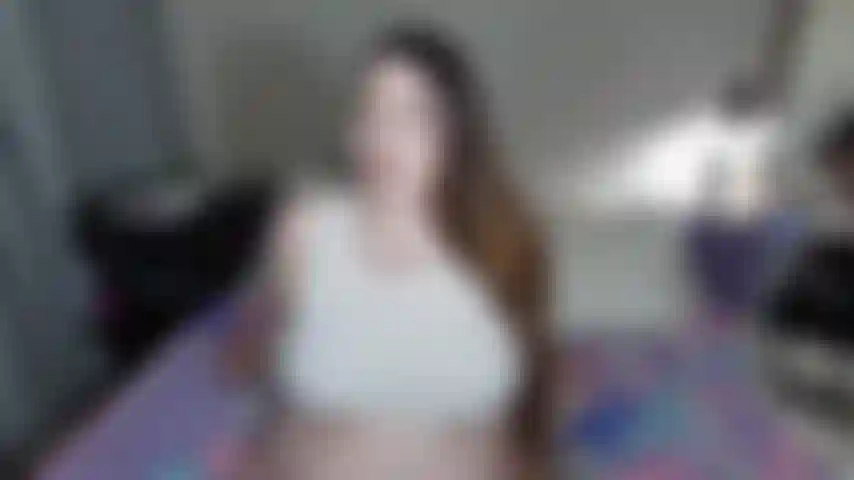 Kaylee ti aiuta a prepararti per la lezione di succhiacazzi.