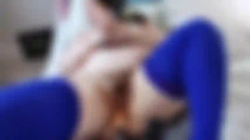 La piccola squirt kaylee e la sua macchina del sesso.